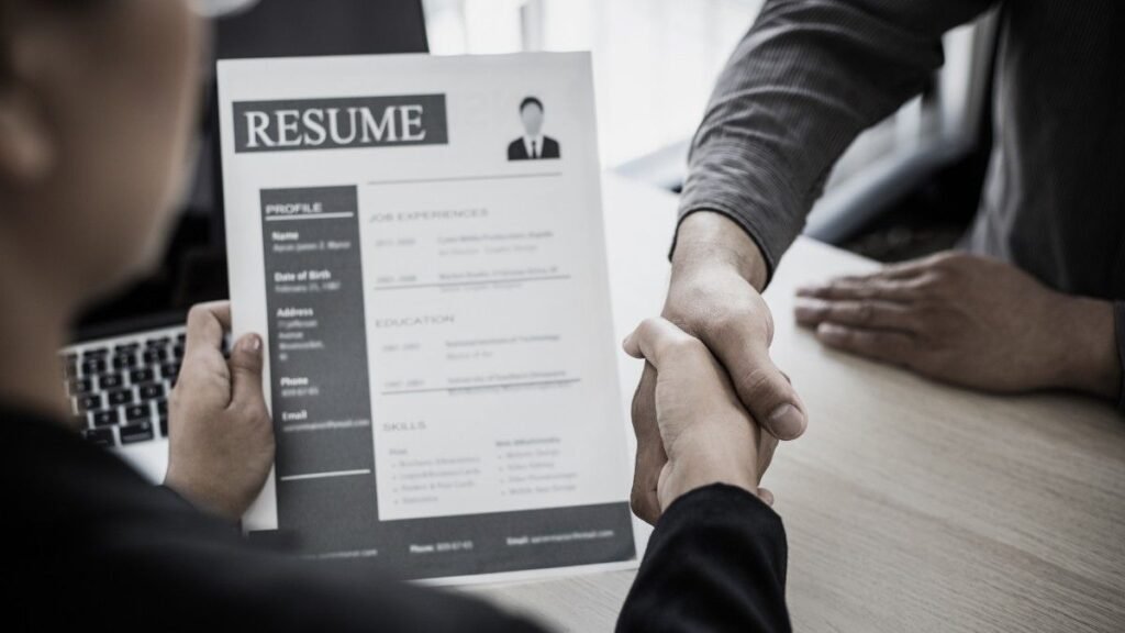 7 of the Best ChatGPT Resume Prompts